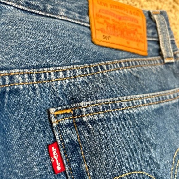 Levis Premium 501 High Rise Cropped Jeans Frayed Hem Med Wash Size 28 Cap E Logo - Picture 7 of 12